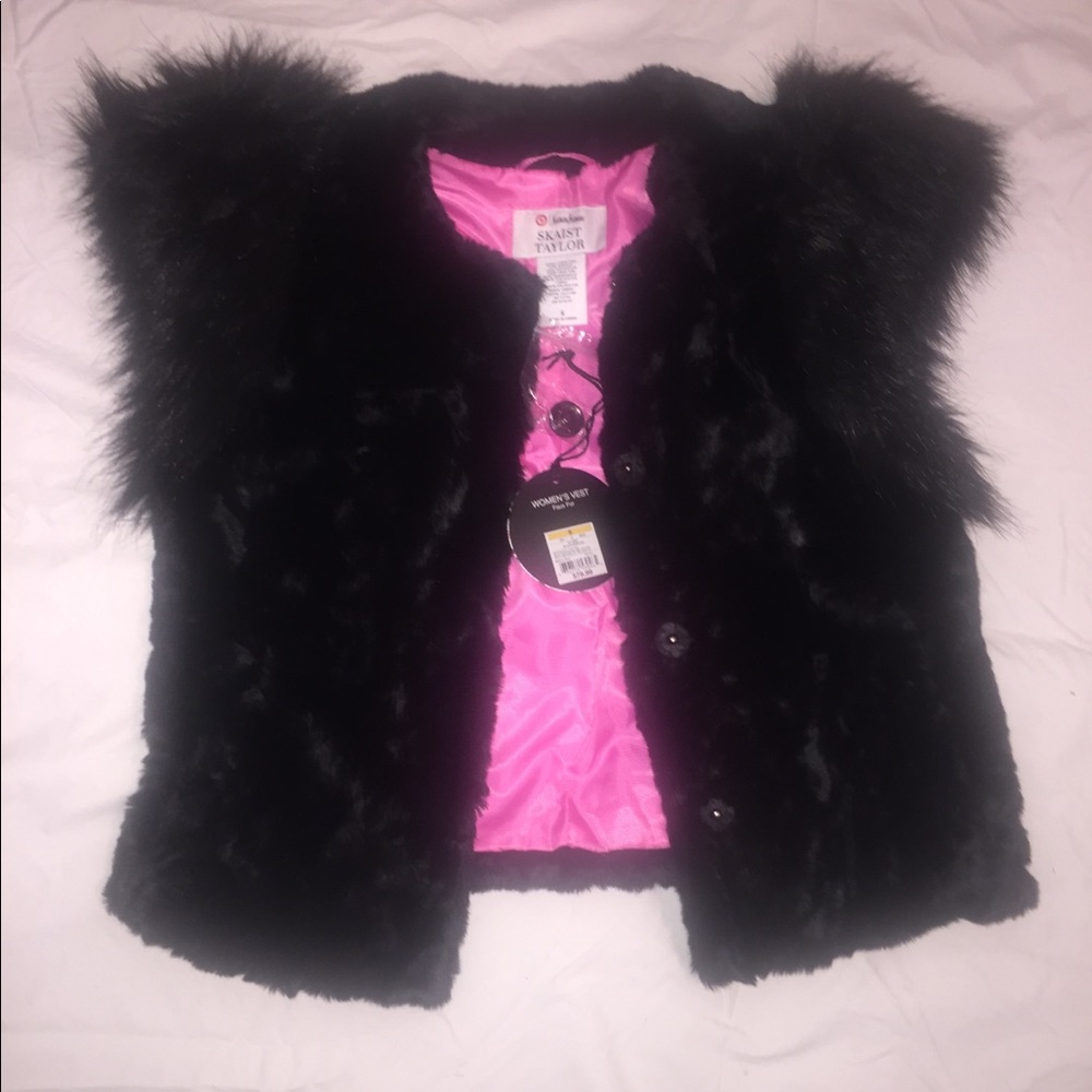 New Women’s black faux fur vest